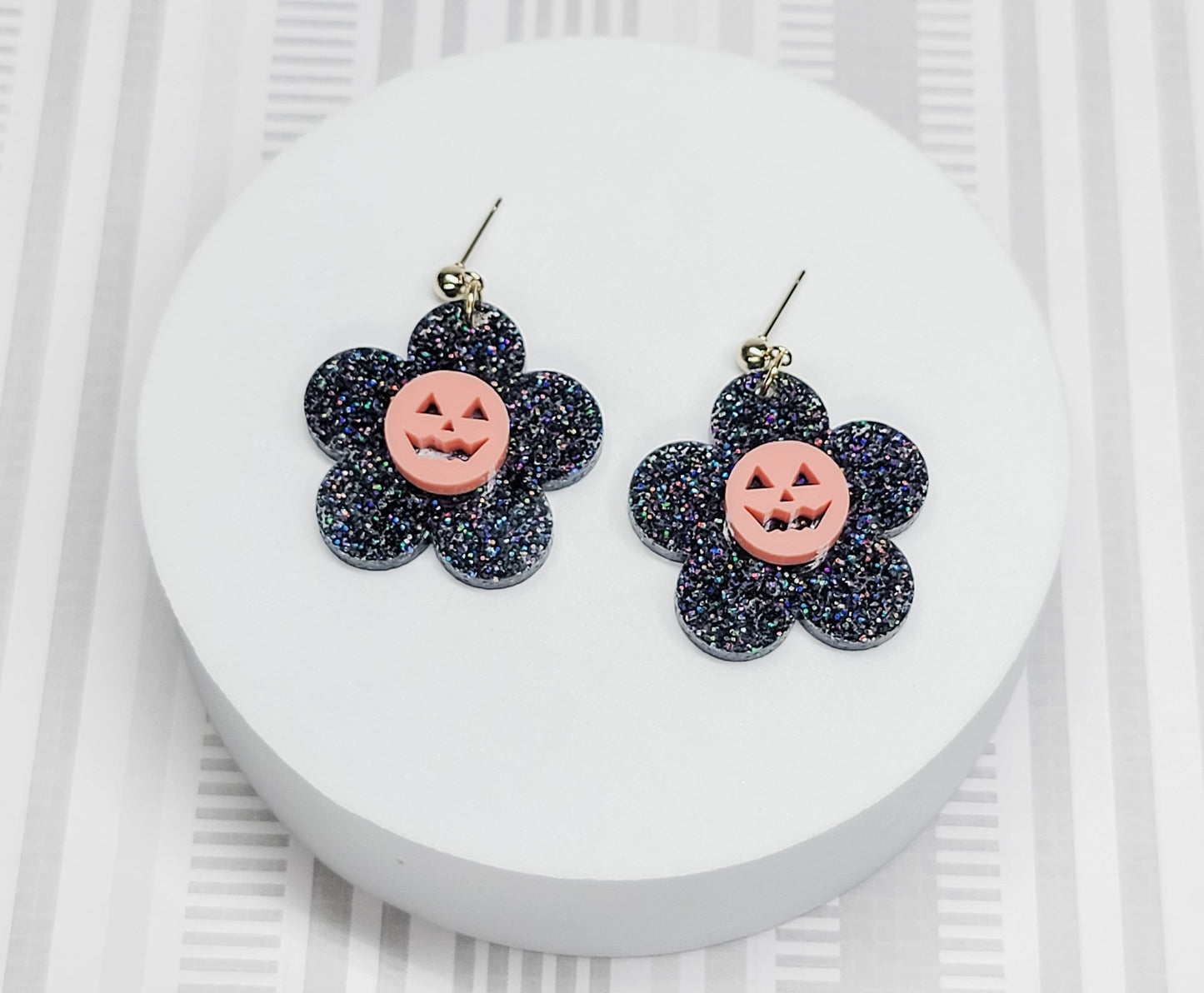 Jack O'Lantern Daisy Earrings, Halloween Earrings, Acrylic Pumpkin Earrings, Statement Earrings, Fall Jewelry, Halloween Lover Gift