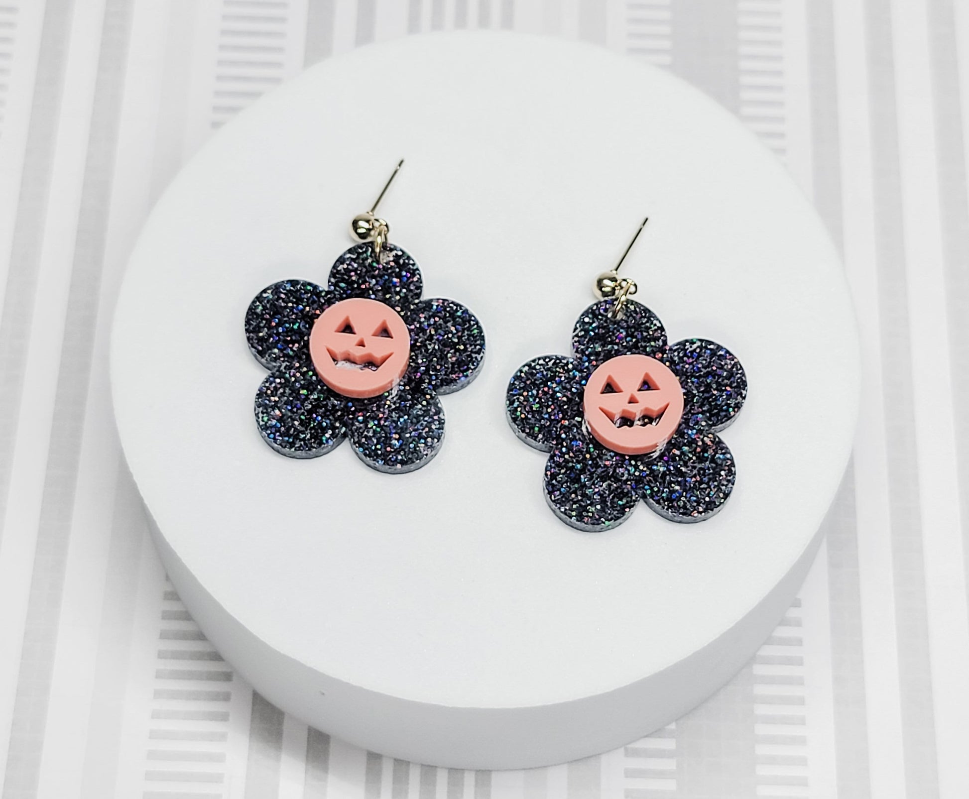Jack O'Lantern Daisy Earrings, Halloween Earrings, Acrylic Pumpkin Earrings, Statement Earrings, Fall Jewelry, Halloween Lover Gift