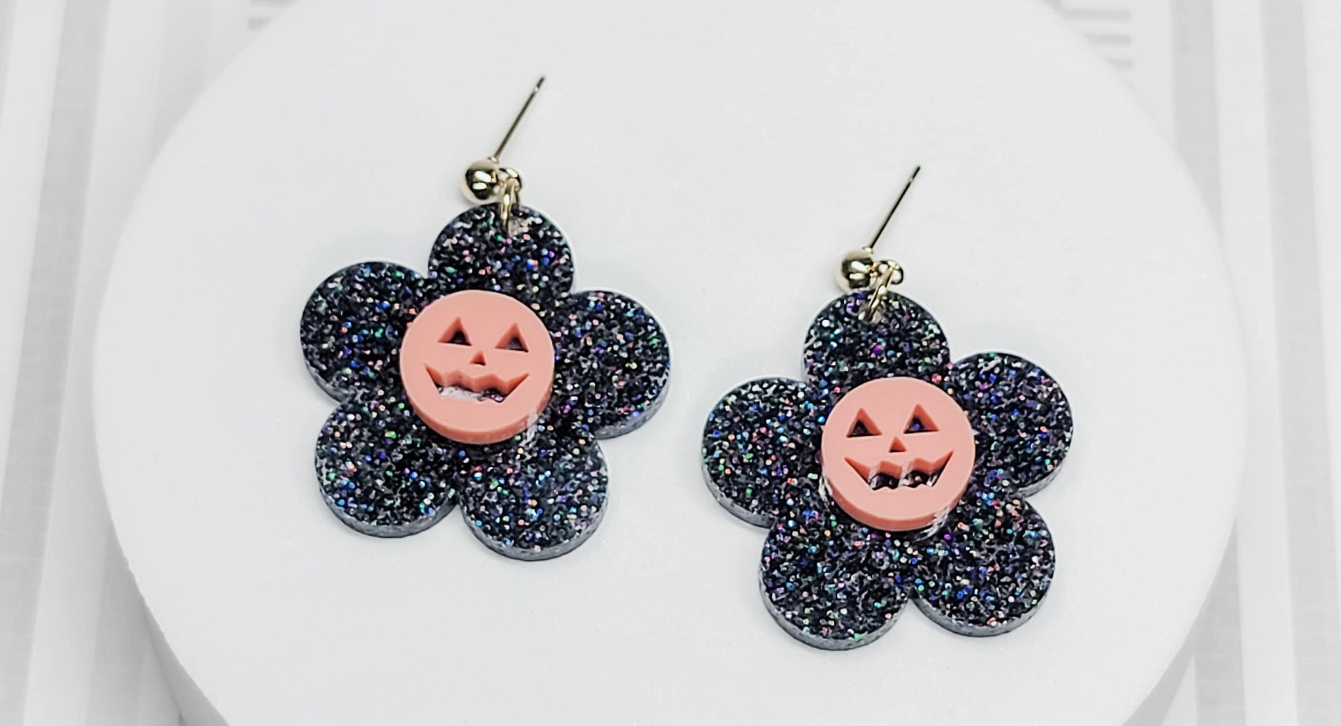 Jack O'Lantern Daisy Earrings, Halloween Earrings, Acrylic Pumpkin Earrings, Statement Earrings, Fall Jewelry, Halloween Lover Gift
