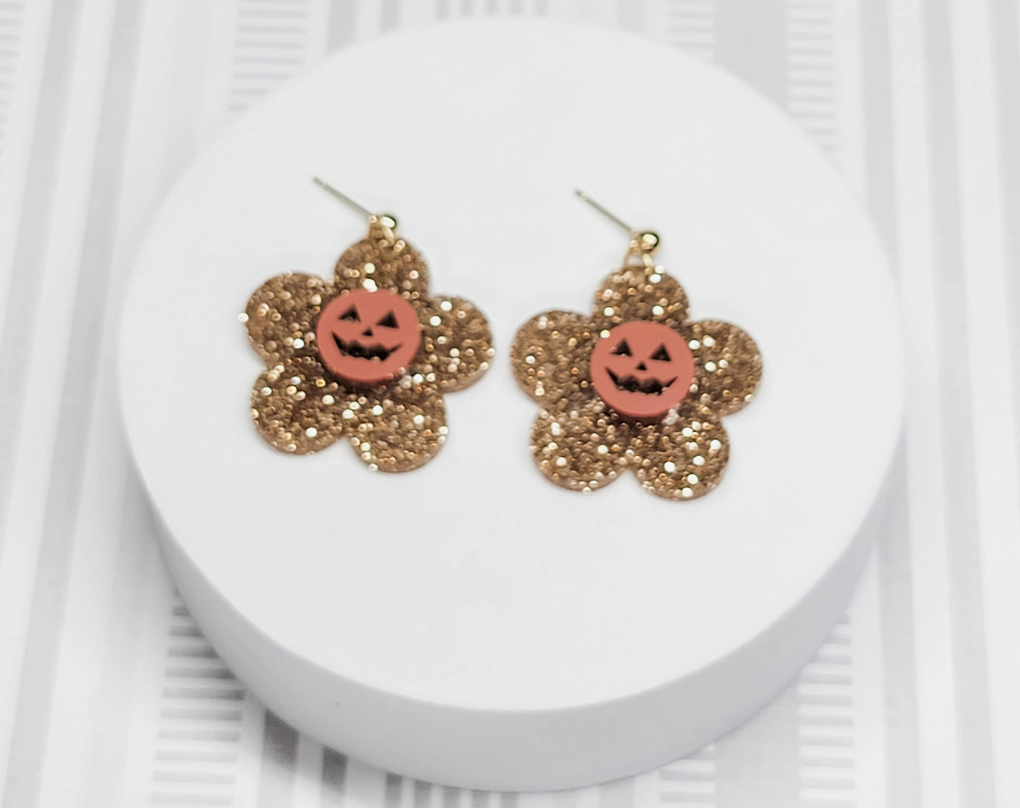 Jack O'Lantern Daisy Earrings, Halloween Earrings, Acrylic Pumpkin Earrings, Statement Earrings, Fall Jewelry, Halloween Lover Gift