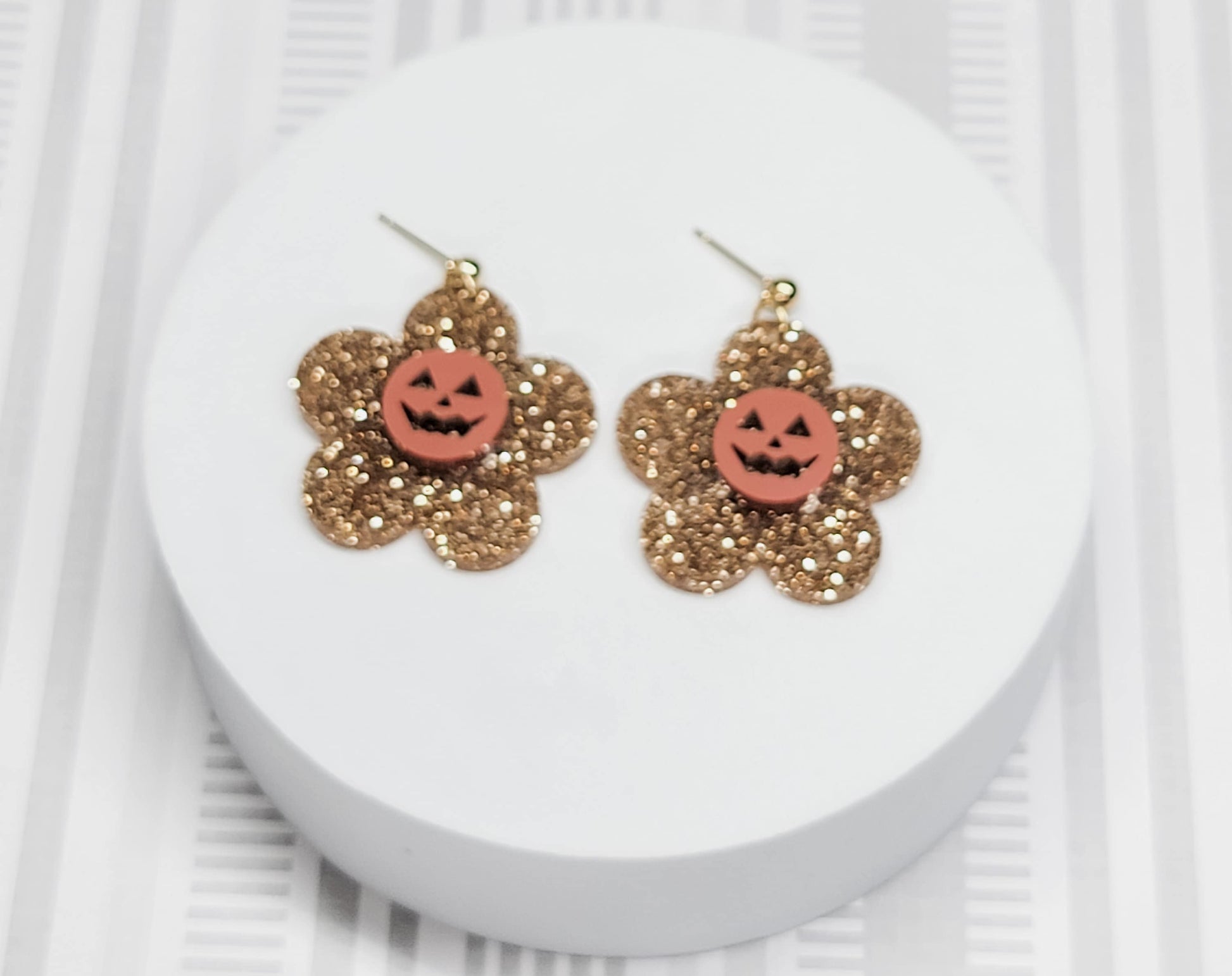 Jack O'Lantern Daisy Earrings, Halloween Earrings, Acrylic Pumpkin Earrings, Statement Earrings, Fall Jewelry, Halloween Lover Gift