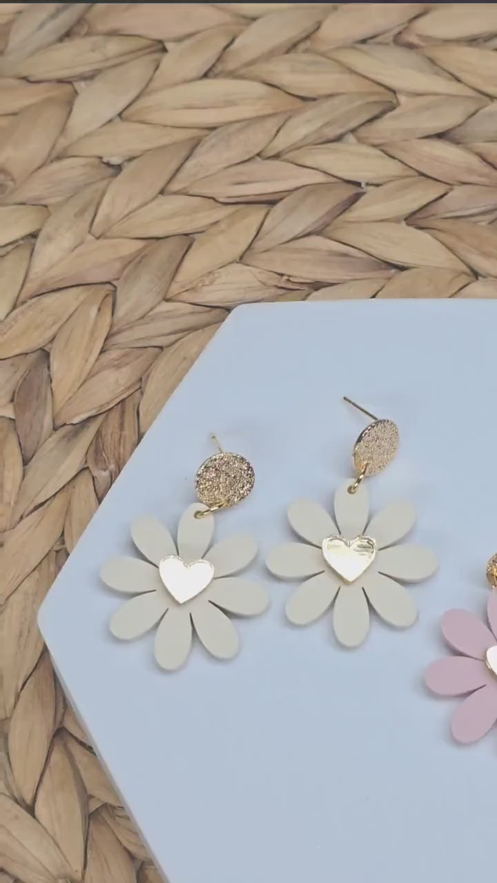 Daisy Acrylic Earrings, Floral Earrings, Flower Jewelry, Spring Accessories, Earrings for Spring